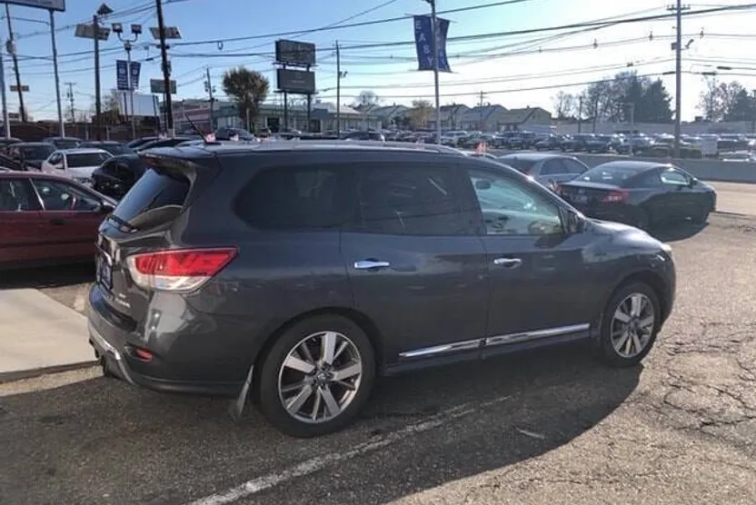 2013 Nissan Pathfinder S photo 1