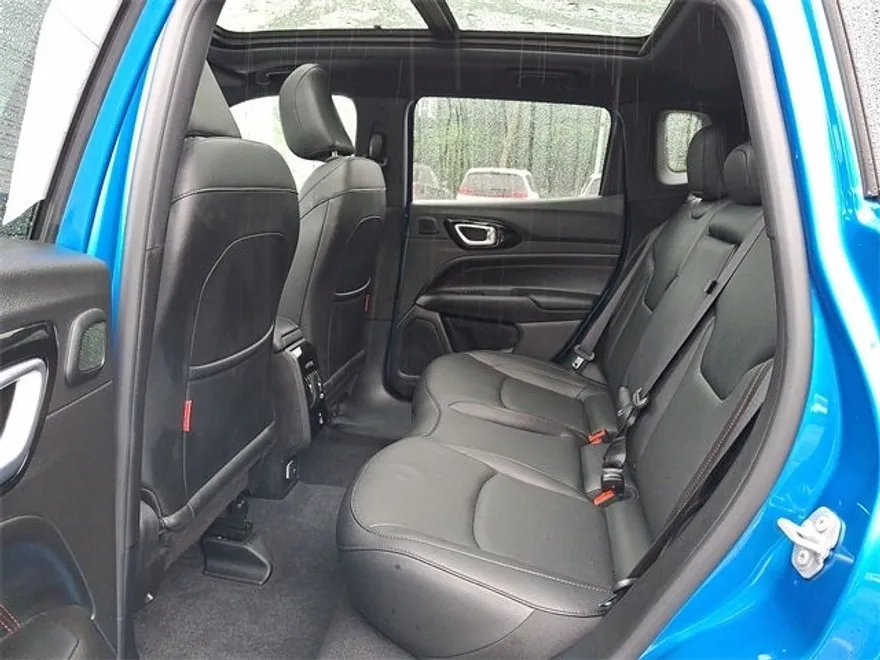 2024 Jeep Compass Trailhawk photo 1