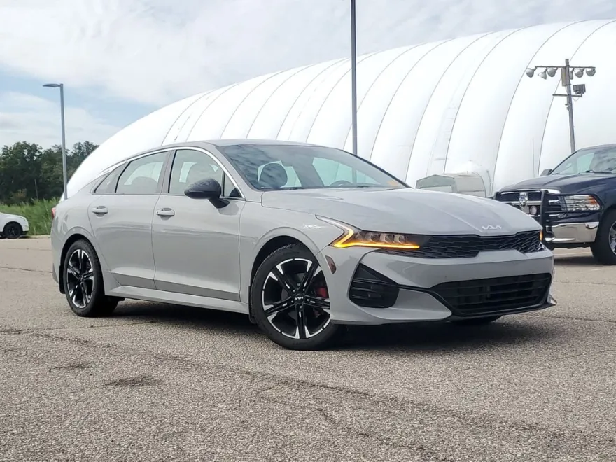 2022 Kia K5 GT-Line photo 1