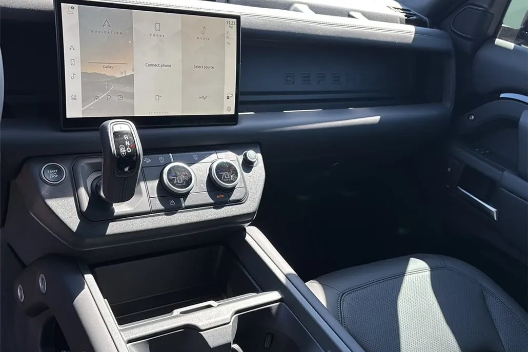 2025 Land Rover Defender 110 S photo 1