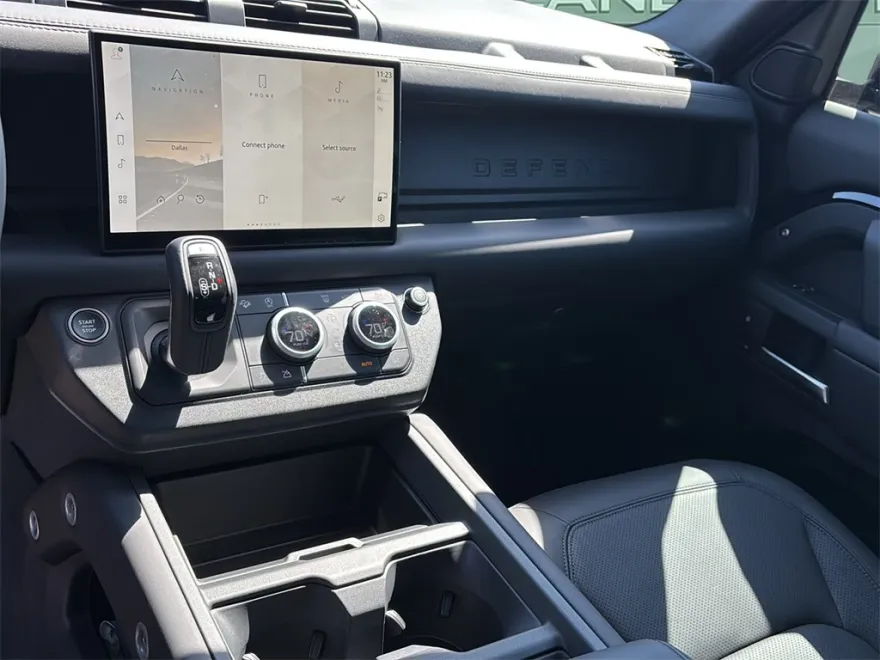 2025 Land Rover Defender 110 S photo 1