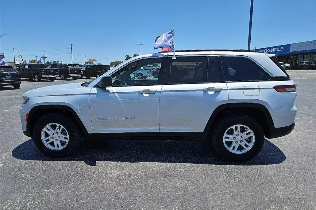 2024 Jeep Grand Cherokee Laredo photo 1