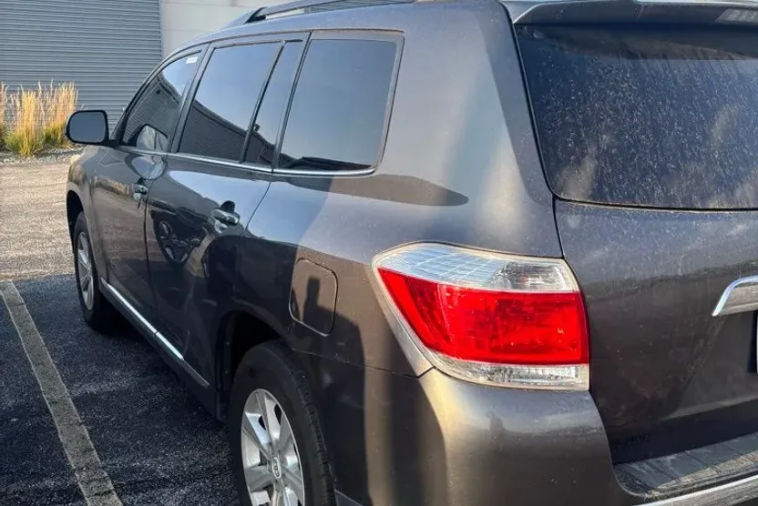 2011 Toyota Highlander Base photo 1