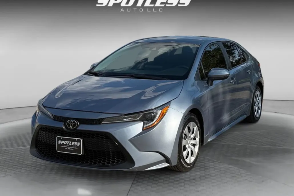 2022 Toyota Corolla LE photo 1