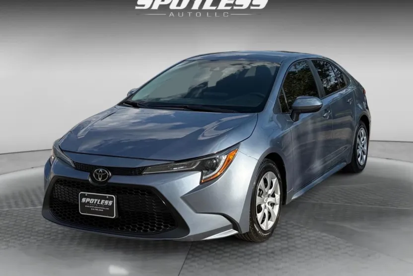 2022 Toyota Corolla LE photo 1