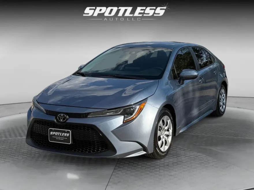 2022 Toyota Corolla LE photo 1