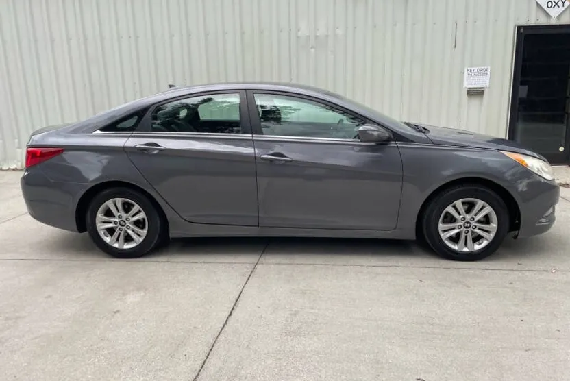 2013 Hyundai Sonata GLS photo 1