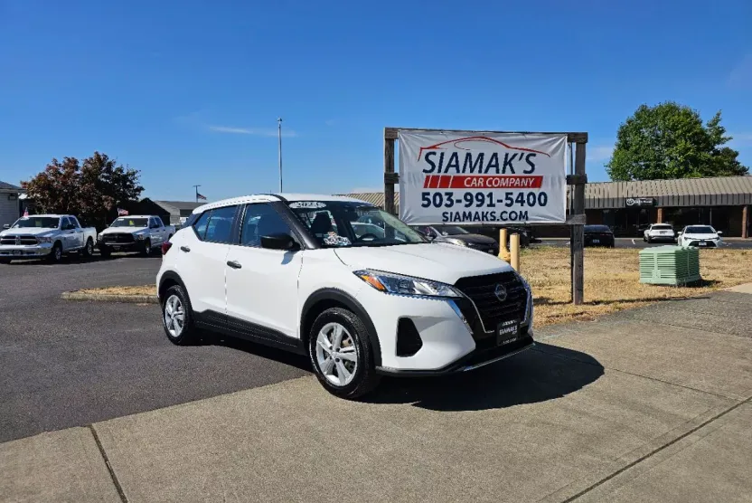 2023 Nissan Kicks S photo 1