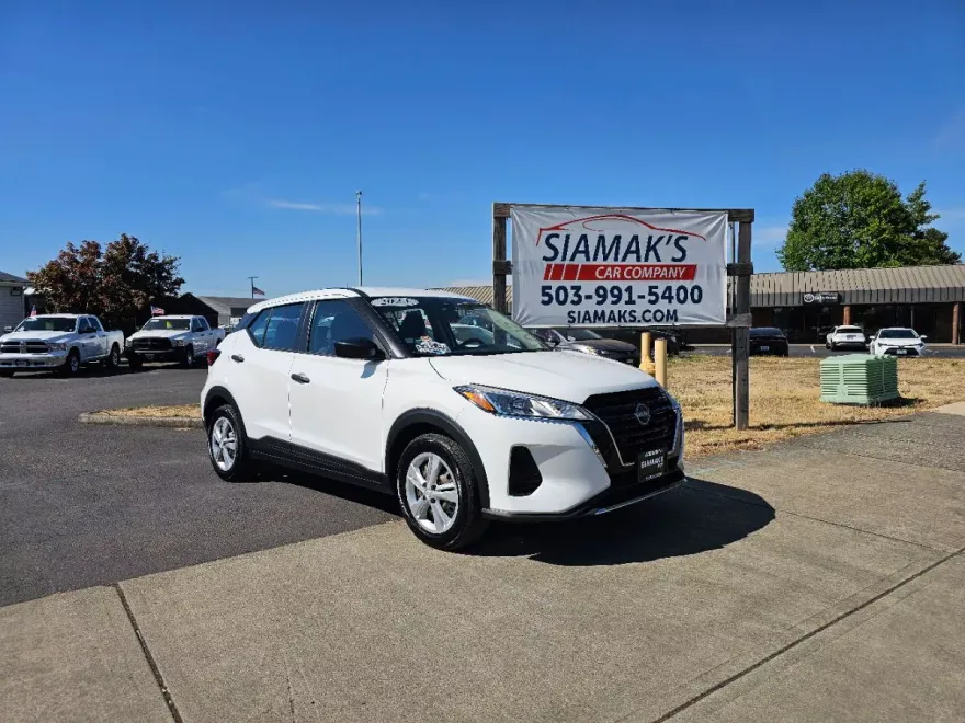 2023 Nissan Kicks S photo 1