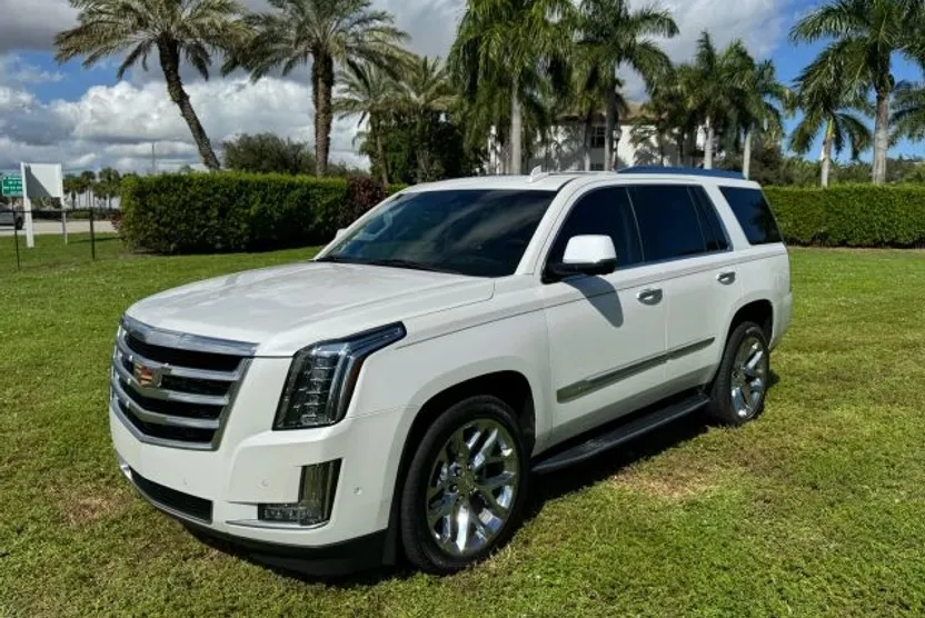 2018 Cadillac Escalade Luxury Sport photo 1