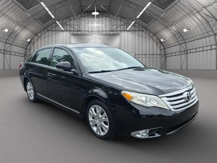 2011 Toyota Avalon Limited photo 1