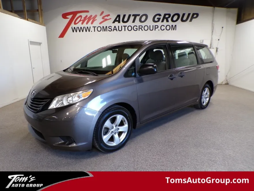 2015 Toyota Sienna L photo 1