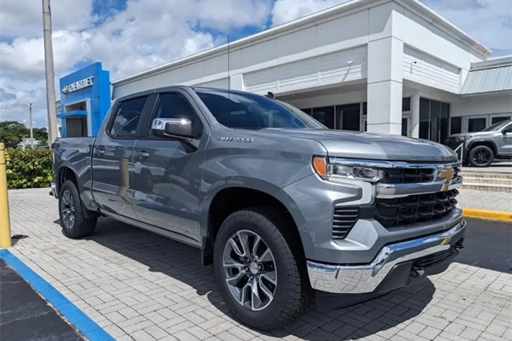 2026 Chevrolet Silverado 1500 LT photo 1
