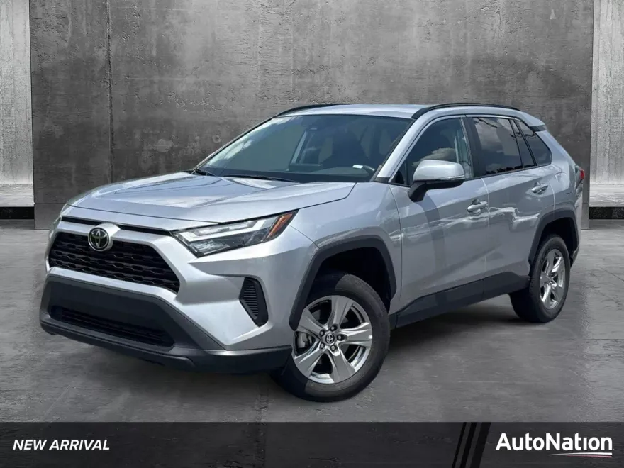 2024 Toyota RAV4 XLE photo 1
