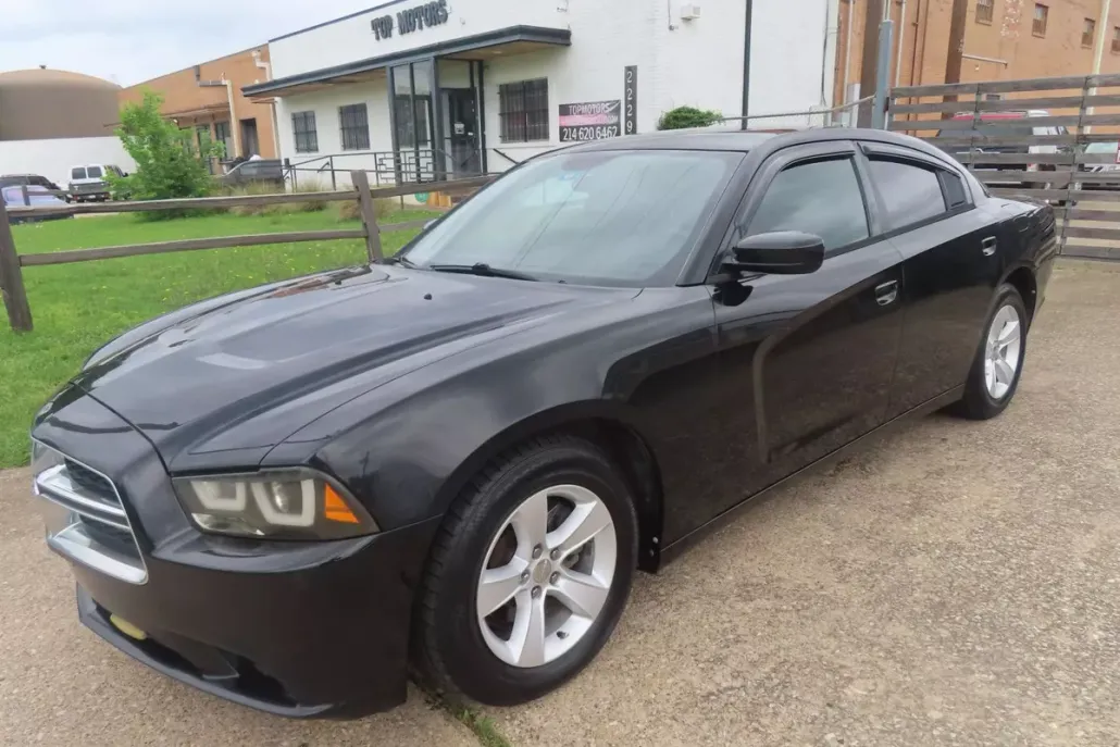 2013 Dodge Charger SE photo 1