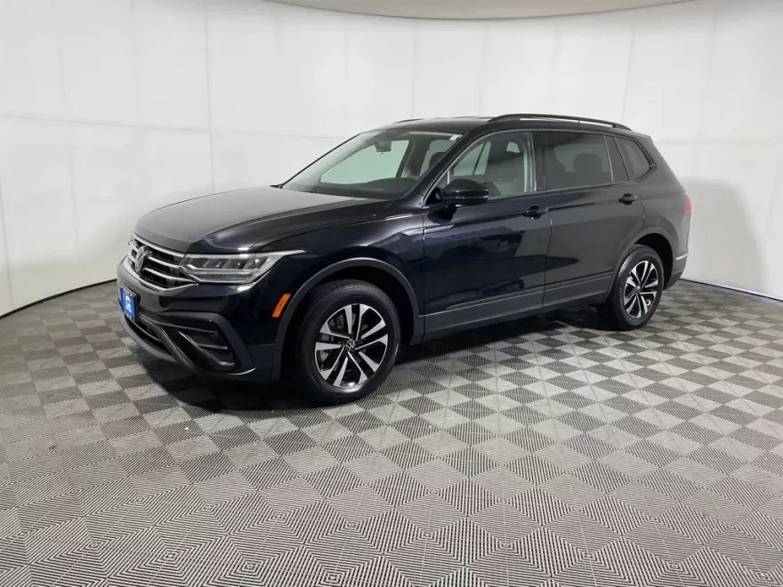 2022 Volkswagen Tiguan S photo 1