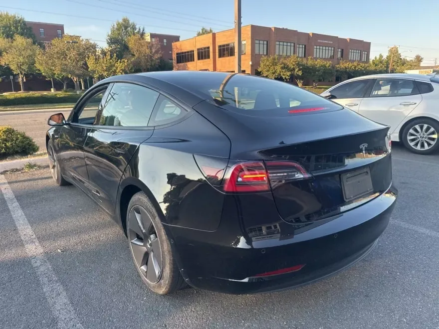 2021 Tesla Model 3 Standard Range Plus Rear-Wheel Drive photo 1