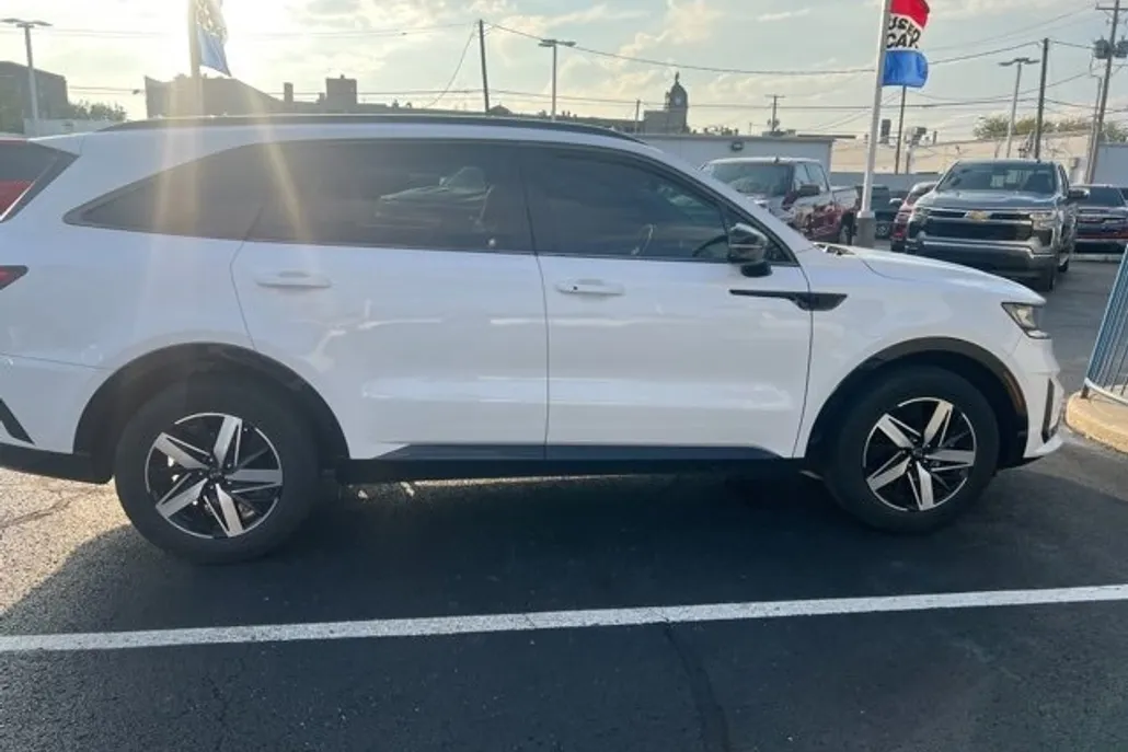 2021 Kia Sorento S photo 1