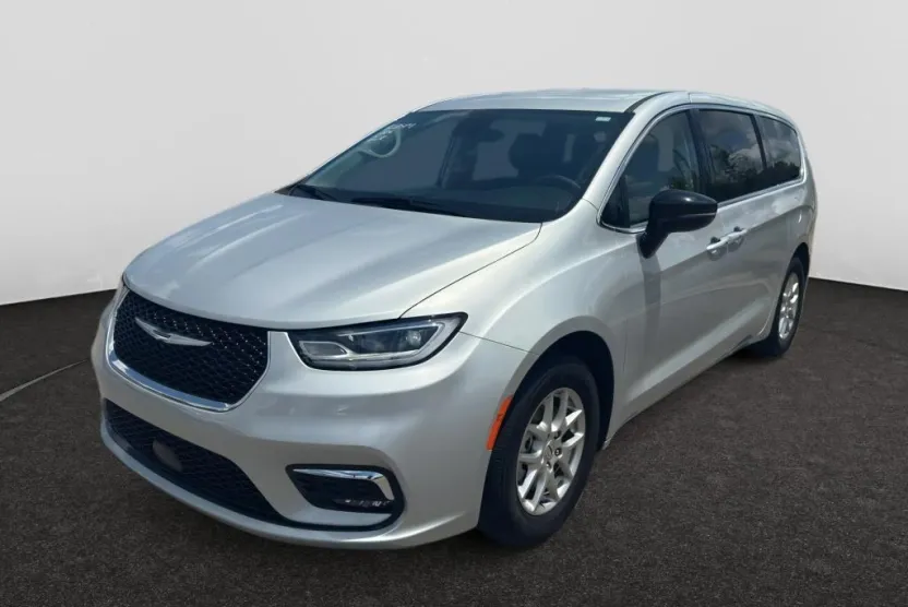 2024 Chrysler Pacifica Touring L photo 1