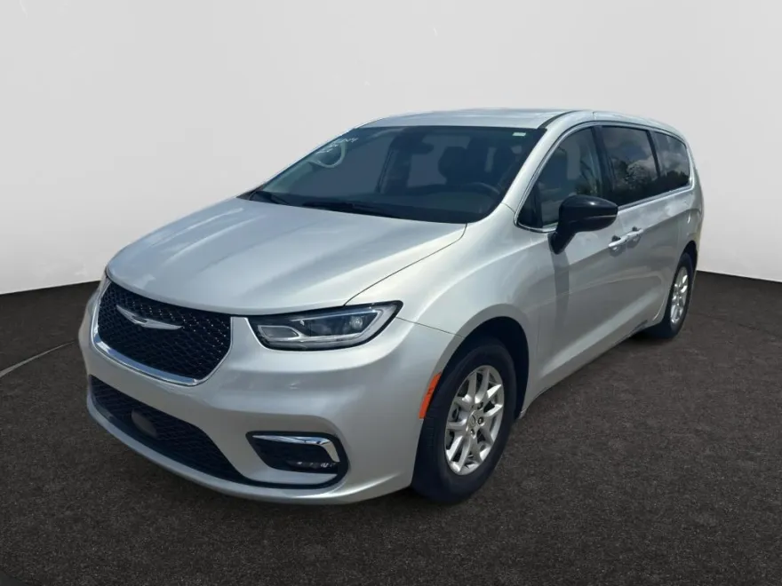 2024 Chrysler Pacifica Touring L photo 1