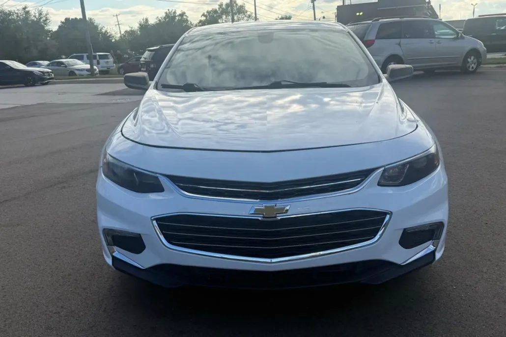 2018 Chevrolet Malibu LS photo 1