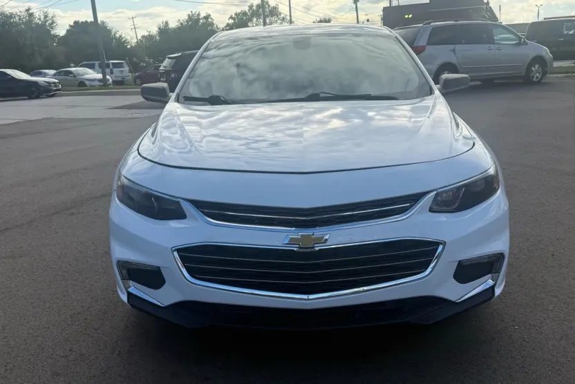 2018 Chevrolet Malibu LS photo 1