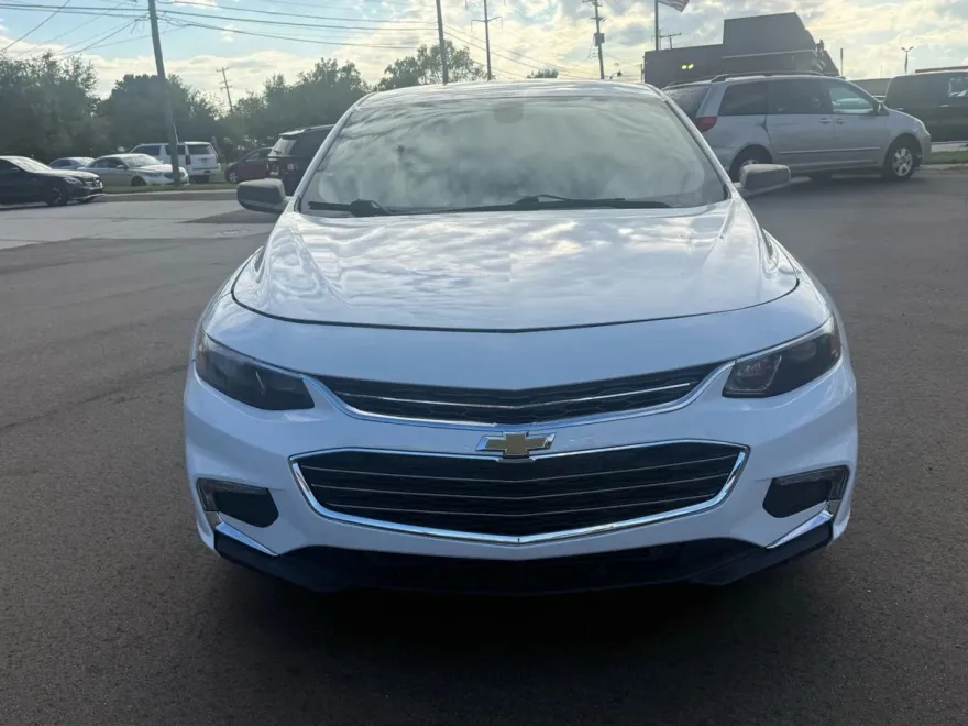 2018 Chevrolet Malibu LS photo 1