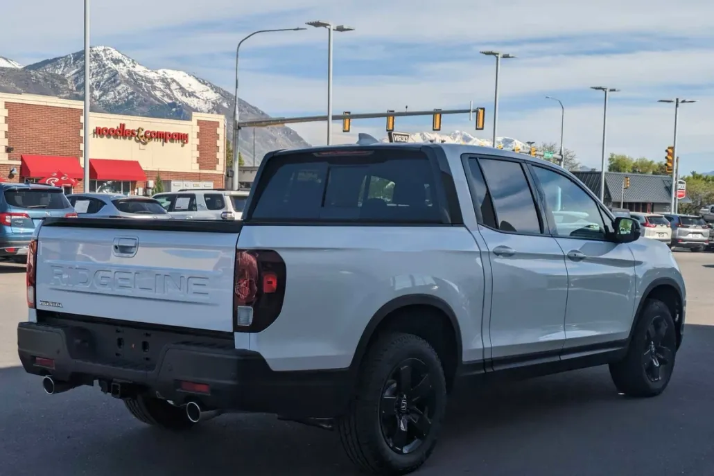 2025 Honda Ridgeline Black Edition photo 1