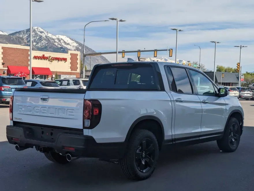 2025 Honda Ridgeline Black Edition photo 1