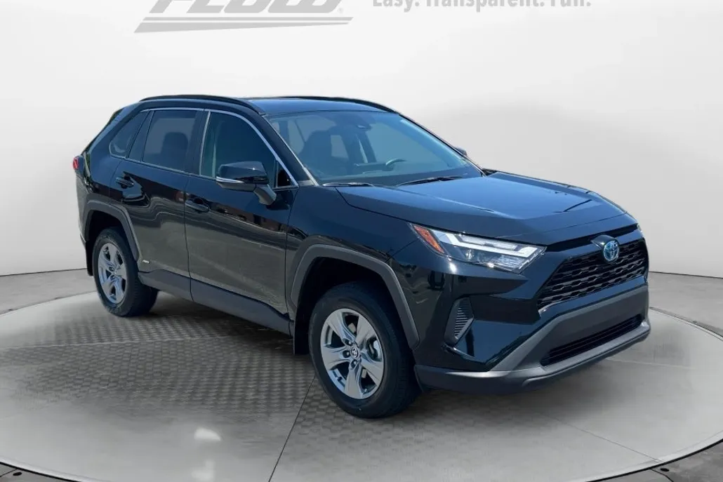 2024 Toyota RAV4 Hybrid XLE photo 1