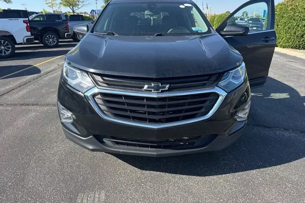 2020 Chevrolet Equinox LT photo 1