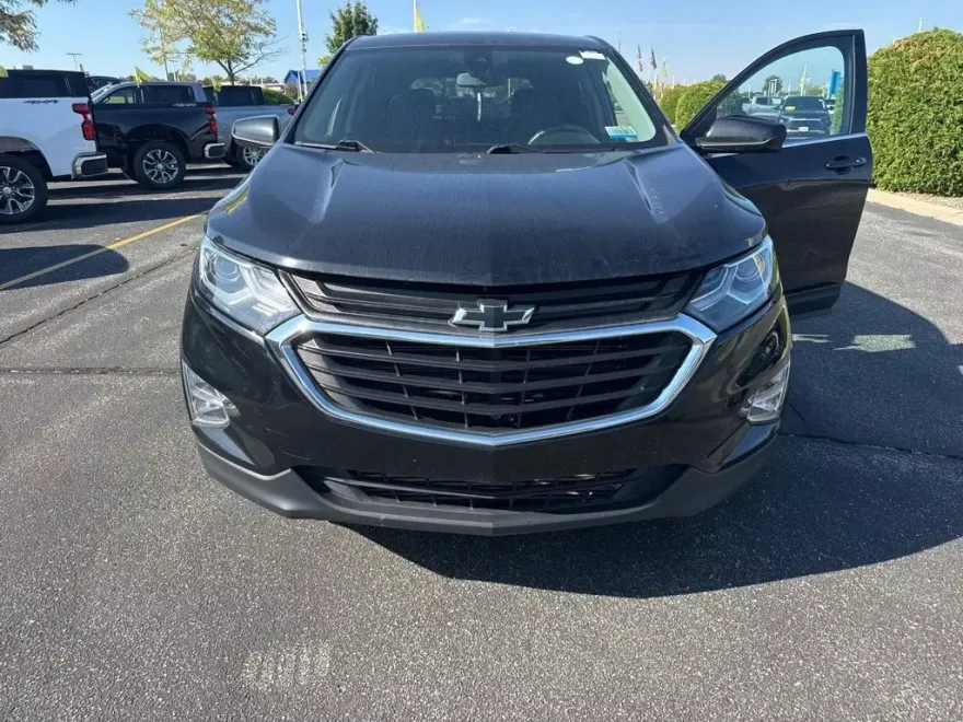 2020 Chevrolet Equinox LT photo 1