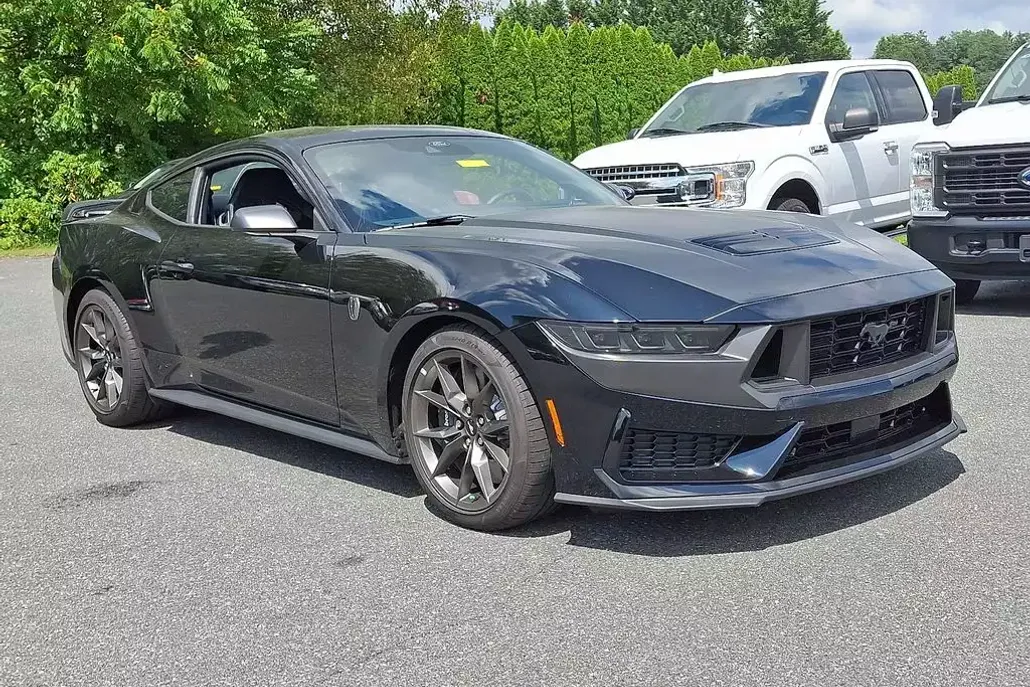 2024 Ford Mustang Dark Horse photo 1