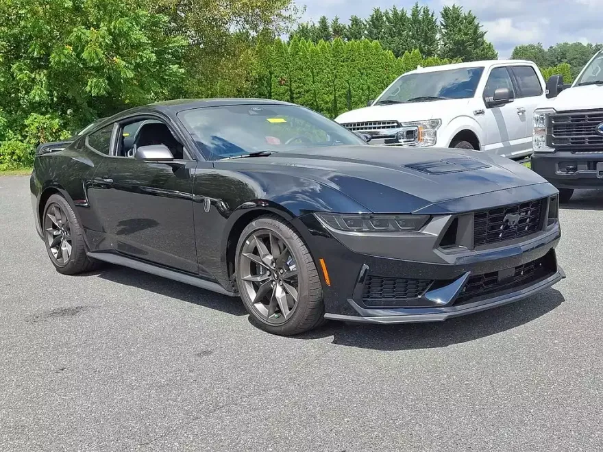 2024 Ford Mustang Dark Horse photo 1
