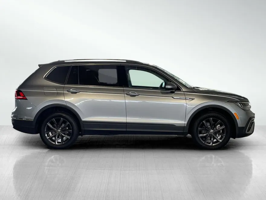 2024 Volkswagen Tiguan SE Wolfsburg Edition photo 1