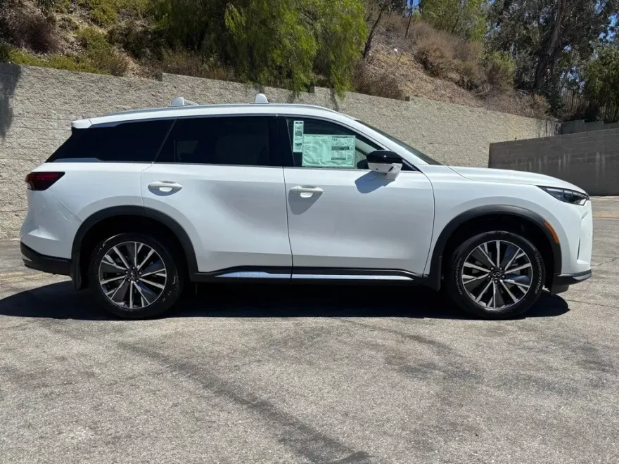 2026 Infiniti QX60 Luxe photo 1