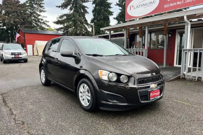 2015 Chevrolet Sonic LT photo 1