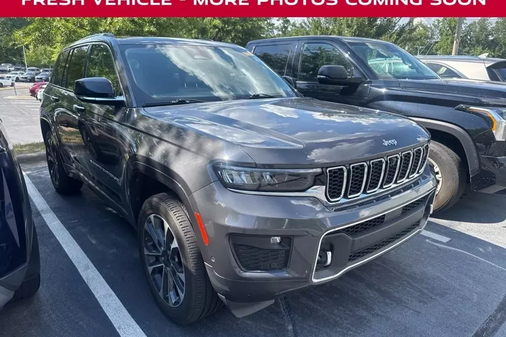 2023 Jeep Grand Cherokee Overland photo 1