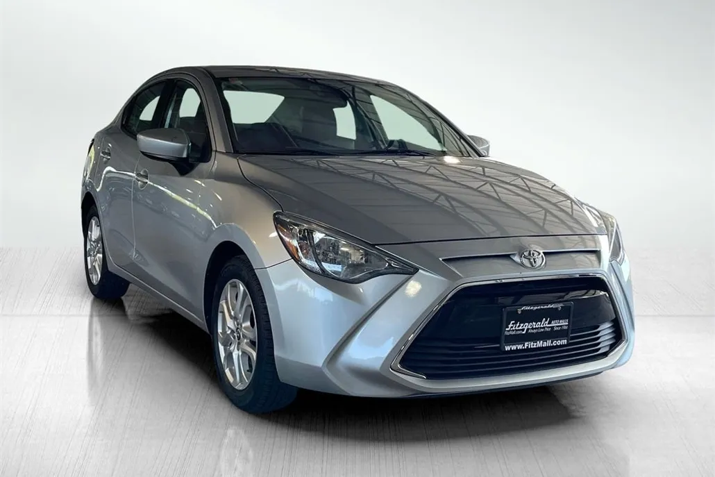 2017 Toyota Yaris iA Base photo 1