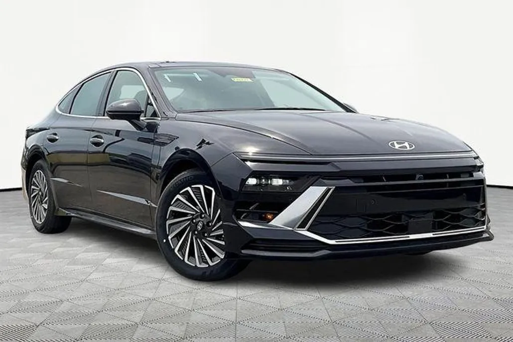 2025 Hyundai Sonata Hybrid Limited photo 1
