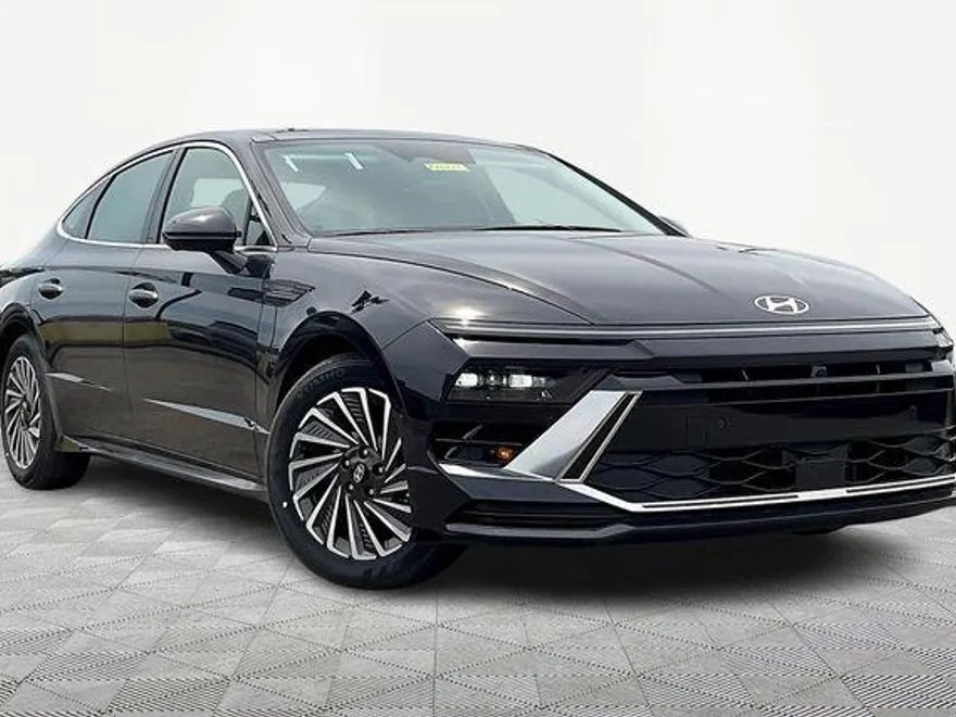 2025 Hyundai Sonata Hybrid Limited photo 1