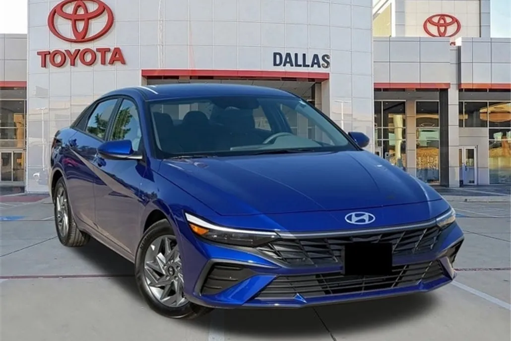 2024 Hyundai Elantra SEL photo 1