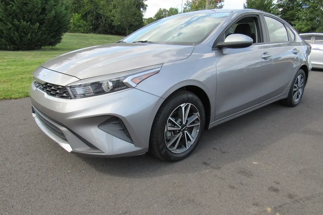 2023 Kia Forte LX photo 1