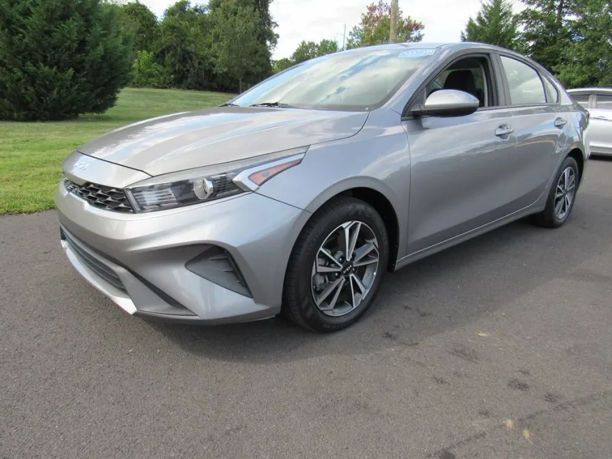 2023 Kia Forte LX photo 1