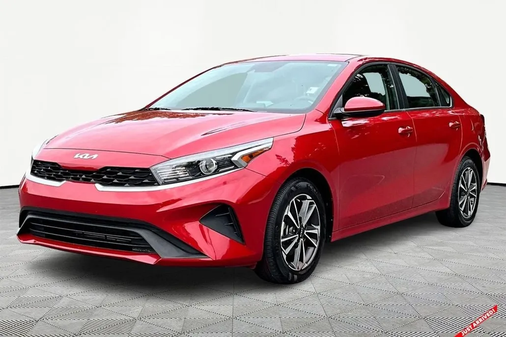 2024 Kia Forte LXS photo 1
