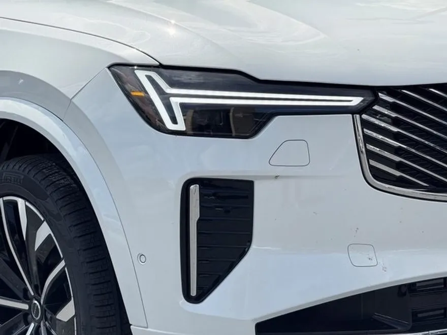 2026 Volvo XC90 T8 photo 1