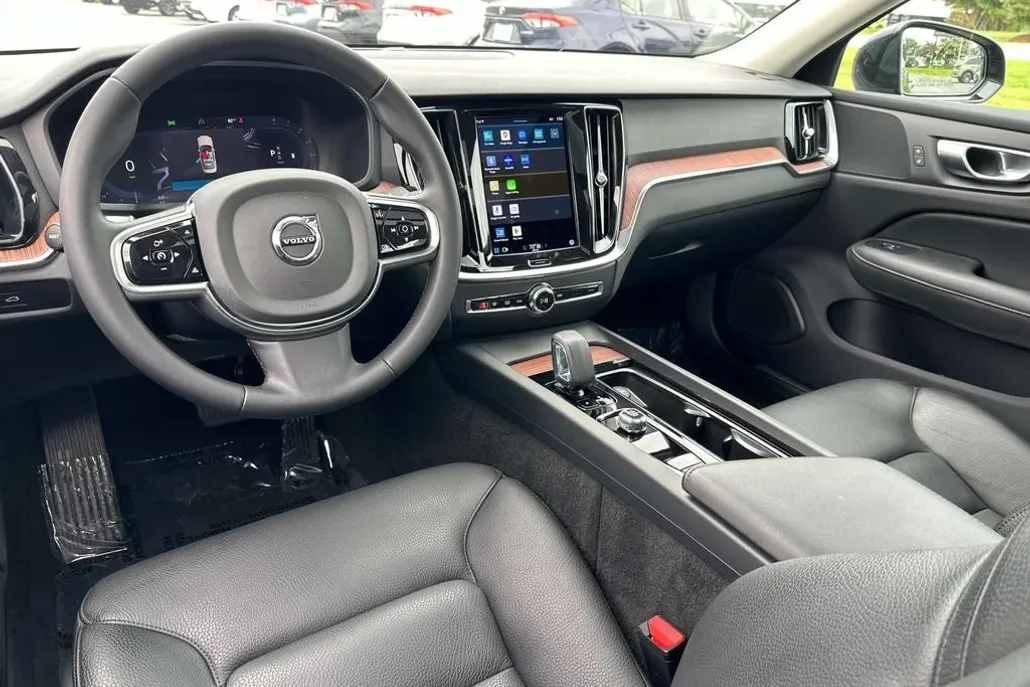 2024 Volvo S60 B5 Plus photo 1