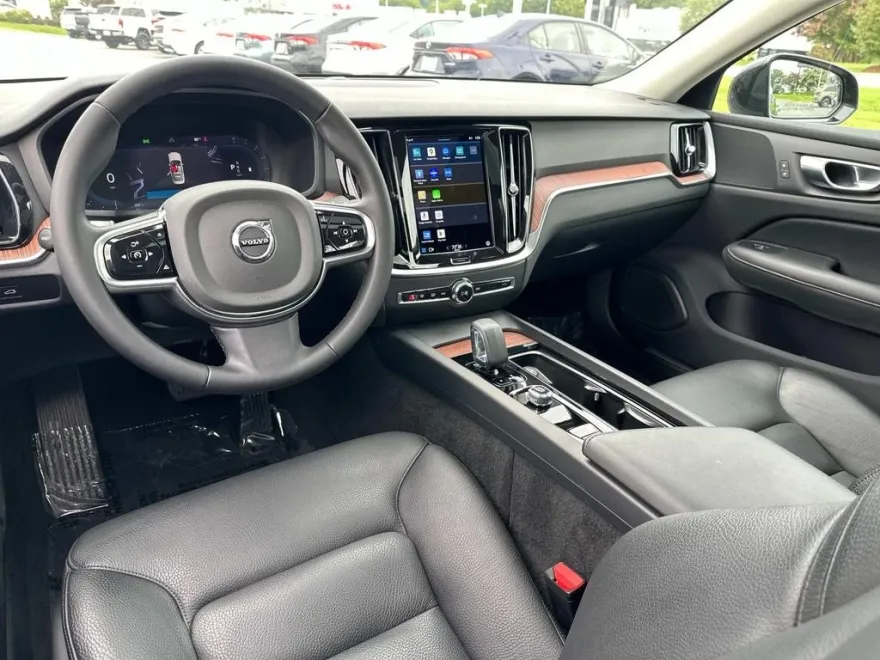 2024 Volvo S60 B5 Plus photo 1