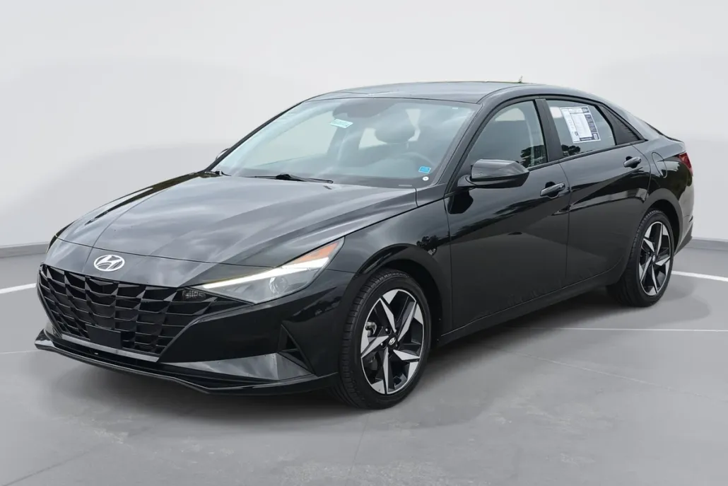 2023 Hyundai Elantra SEL photo 1