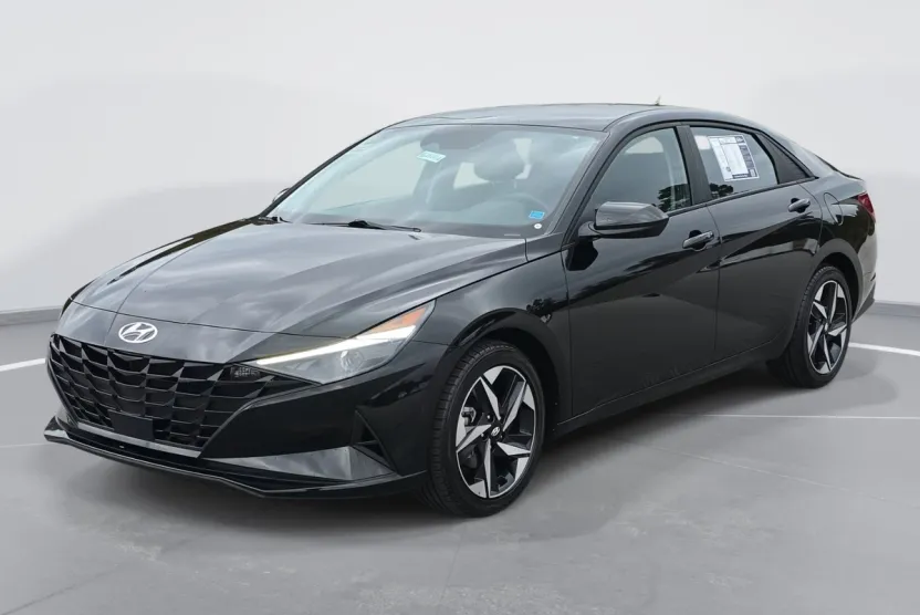 2023 Hyundai Elantra SEL photo 1